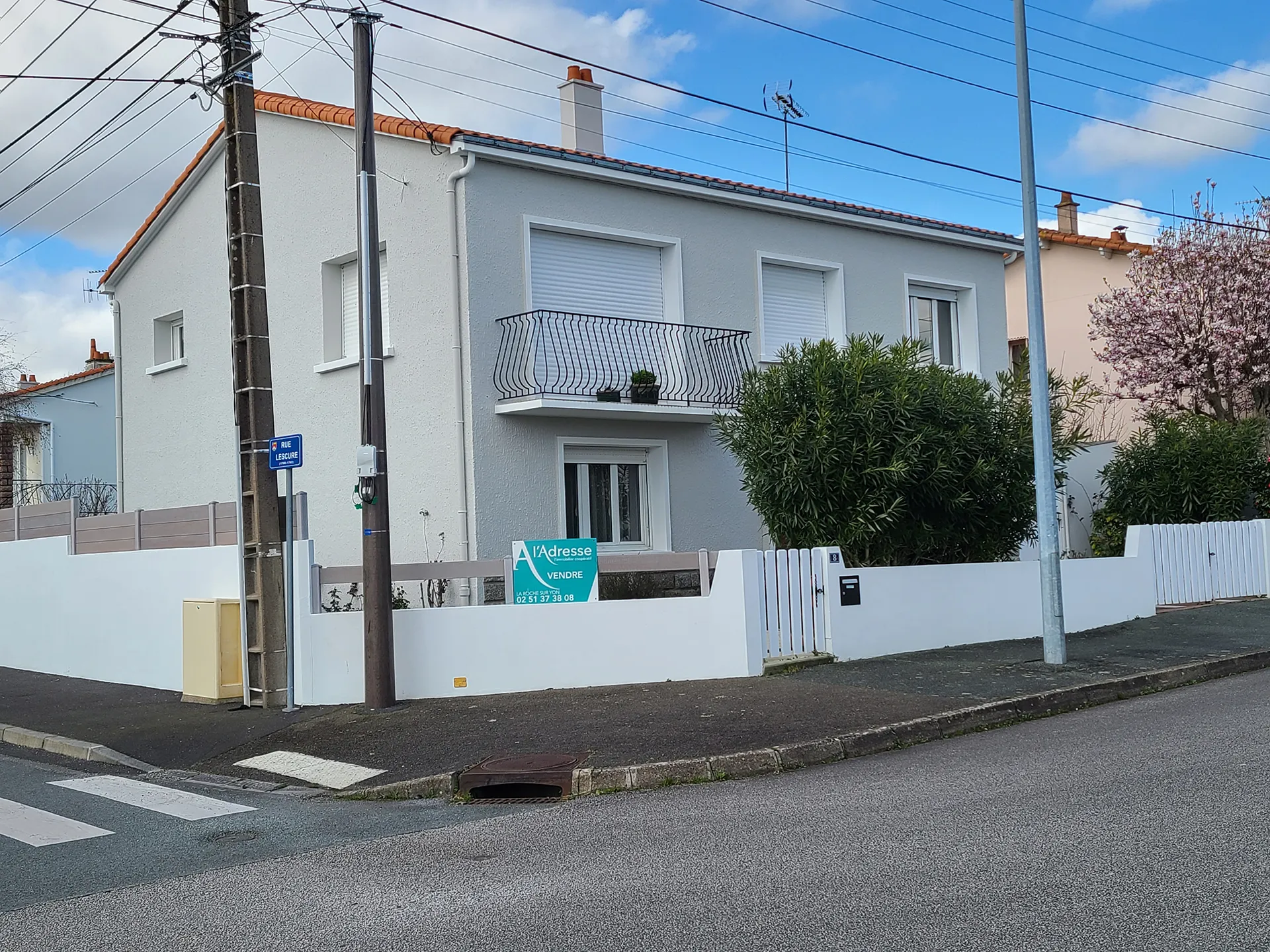 Ravalement de façade à La Roche-sur-Yon par Poirier Yohann Peinture, peintre à La Roche-sur-Yon